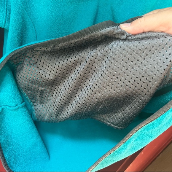 Oakley Fleece 1/4 Zip Sweater! Good condition and awesome color! - Picture 5 of 10